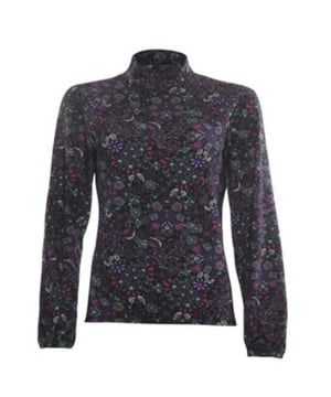 
POOOLS TOP 333210-F3110 
95% VISCOSE, 5% ELASTAAN 
TOP 
TURTLE NEK 
LANGE MOUWEN MET ELASTISCHE CUFFS 
ALLOVER FLOWER DESSIN 
BLACK, JADE, ORCHID 
AANSLUITEND MODEL 
VALT NORMAAL VAN MAAT 
PRODUCTCODE: 333210-F3110