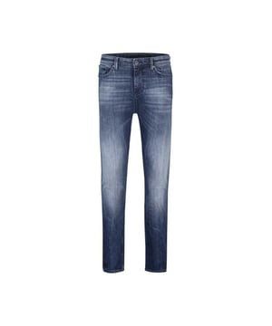 
 Deze Jone heeft een strakke en onderscheidende uitstraling. Dankzij de stone en enzyme wassing en de 3D whiskers op de voorzakken heeft deze jeans enkele lichtgekleurde details. Om eeuwig en ultiem comfort te bieden, zorgt de Pureflex-technologie ervoor dat deze jeans uitrekt, maar zijn pasvorm niet verliest. 