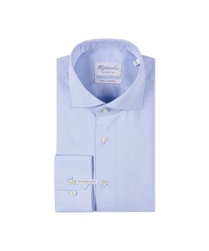 
<p>Lichtblauw gestippeld overhemd met lichte knopen en extra lange mouwen van Michaelis. Het overhemd bestaat voor 100% uit comfortabel strijkvrij katoen en heeft een cutaway kraag. Dit shirt kun je overal bij dragen. Bijvoorbeeld boven een jeans of in combinatie met een colbert of (effen) lichte trui. <br></p>
<ul>
<li>Getailleerde pasvorm</li>
<li>100% katoen</li>
<li>Strijkvrij</li>
<li>Extra lange mouwen</li>
</ul>