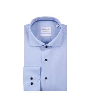 
<p>Lichtblauw overhemd met donkerblauwe kleur in de kraag van Michaelis in een fluweelzachte weving, luchtig en ademend. Geschikt voor zowel zakelijk als casual gebruik. Bevat mooi contrasterende donkere knopen. Het overhemd heeft een getailleerde pasvorm en bestaat voor 100% uit katoen. Uiteraard is het shirt helemaal strijkvrij.</p>
<ul>
<li>Perfecte pasvorm</li>
<li>100% katoen</li>
<li>Strijkvrij</li>
</ul>
