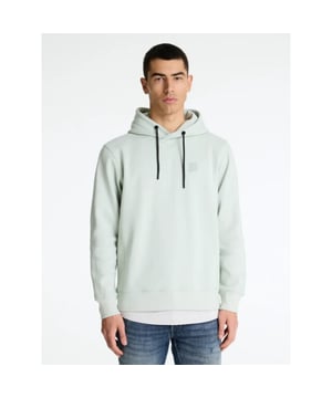 
<p>41130001 E51 Heren Sweater Hoodie - Model HARPER - CHASIN&#39;</p>

<p>Productomschrijving</p>

<p><b>Fit & Materiaal</b><br />
De Harper is een regular fit hoodie waarbij gebruik is gemaakt van CHASIN’ signature Airloop materiaal. Dit Airloop materiaal zorgt voor een zachte en comfortabele feel, ook zorgt dit ervoor dat de stof ademt. Hierdoor is hij zowel te dragen tijdens koudere als warmere temperaturen.</p>

<p><b>Details</b><br />
Deze sweater is voorzien van een capuchon met trekkoordjes, elastieken banden onderaan de mouwen en de sweater zelf, dikke naden en kenmerkende CHASIN’ details op de borst en in de nek (onder de capuchon).</p>

<p> </p>
