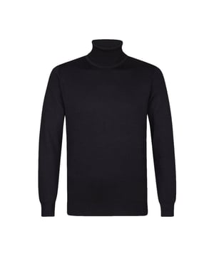 
<p>Deze zwarte coltrui met geribde boorden van Michaelis zit heerlijk comfortabel bij koud weer. De donkere<span> </span>kleur geeft de trui een mooie uitstraling en maakt 'm zeer geschikt in combinatie met een overhemd en jeans eronder. De trui kan in de wasmachine op 30 graden gewassen worden.</p>
<p><span>Maat S  - 37/38 overhemd</span><br><span>Maat M - 39/40 overhemd </span><br><span>Maat L  - 40/41 overhemd</span><br><span>Maat XL - 42/43 overhemd<br>Maat XXL - 44/45 overhemd</span></p>