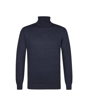 
<p><meta charset="utf-8">Deze Michaelis donkergrijze coltrui met geribde boord die je kunt omslaan zit heerlijk comfortabel bij koud weer. De donkere<span> </span>kleur geeft de trui een mooie uitstraling en maakt 'm zeer geschikt in combinatie met een jasje en jeans eronder. De trui kan in de wasmachine op 30 graden gewassen worden.</p>
<p><span>Maat S  - 37/38 overhemd</span><br><span>Maat M - 39/40 overhemd </span><br><span>Maat L  - 40/41 overhemd</span><br><span>Maat XL - 42/43 overhemd<br>Maat XXL - 44/45 overhemd</span></p>