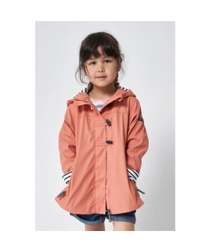 
DONKER-ROZE MEISJES REGENJAS BRUSSEL Deze stoere DONKER-ROZE MEISJES REGENJAS BRUSSEL houdt je kleintje fijn droog in de regen. De polyurethaan regenjas is katoen gevoerd en is afgewerkt met een waterresistente rits en een flap met drievoudige knevelsluiting in een vismotief. LAARSJES (https://www.tsquarelifestyle.nl/index.php/product-categorie/rainwear/batela/kids-batela/laarzen-kids-batela/) Gecombineerd met de laarsjes van Batela maak je de outfit helemaal compleet! Zo kunnen ze lekker droog door de plassen springen!