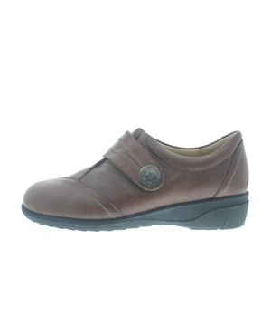 
Finn Comfort dames klittenbandschoen, model Galway uit de LadyLine. Voorzien van een enkele overslag klittenbandsluiting met een sierknop. Soepele antislip loopzool en een stevig contrefort voor extrahiel stabiliteit. Cognac glad leer. Valt als een wijdte K met een meer toegeknepen hielslot, ten opzichte van een bredere balwijdte. Geschikt voor de brede voet. Uitneembaar ecologisch en anatomisch gevormde voetbed. Finn Comfort inlegzolen zijn los verkrijgbaar.
Hakhoogte 40mm.
Hielheffing 25mm.