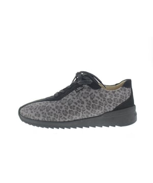 
Finn Comfort dames veterschoen, model Melk uit de FinnStretch lijn. Casual style sneaker met het FinnStretch voordeel voor het ontzien van druk op de hallux valgus/bunion, klauw en hamertenen. Soepele afwikkelzool met een stevig profiel. Grijs luipaard geprent neopreen met zwart nubuck leer. Valt als een wijdte H, geschikt voor de iets bredere voet. Uitneembaar ecologisch en anatomisch gevormde voetbed.
Hakhoogte 30mm.
Hielheffing 18mm.
Onderhoudsadvies: Collonil Carbon Pro of Bama Super Combi spray