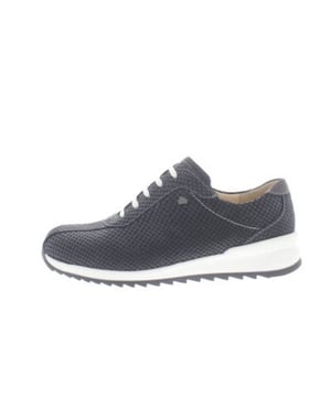 
Finn Comfort dames veterschoen, model Sarnia uit de City Sport lijn, zwart glad leer met schubpatroon, valt als een wijdte H, geschikt voor de normale tot iets bredere voet, uitneembaar voetbed.
Hakhoogte 30 mm.
Hielheffing 18 mm.