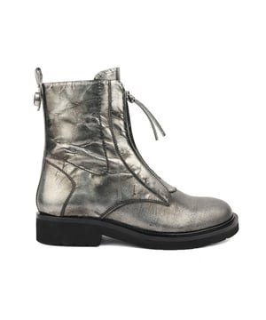 
Materiaal: Leer, Zool: Rubber, Uitneembaar voetbed: Ja, Model: Sportieve Boots, Hakhoogte: , Serienummer: 271.21.006, Wijdtemaat:  , Wijdtemaat omschrijving: