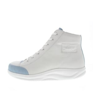 
Finn Comfort dames bootie, model Holten uit de super comfortabele Finnamic afwikkel-lijn, ideaal bij het bestrijden van hielspoor/peesplaat en voorvoet gerelateerde klachten (metatarsalgie/morton), en het verbeteren van de lichaamshouding om eventuele rugklachten te verlichten. Wit glad leer met nubuck details. Valt tussen een wijdte H en K, geschikt voor de bredere voet. Voorzien van een mediale rits voor het aan- en uittrek gemak. Uitneembaar ecologisch en anatomisch gevormde voetbed.
Hakhoogte 32mm.
Hielheffing 12mm.