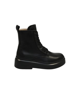 

Materiaal: gladleer
Zool: Rubberzool
Voering: Leer