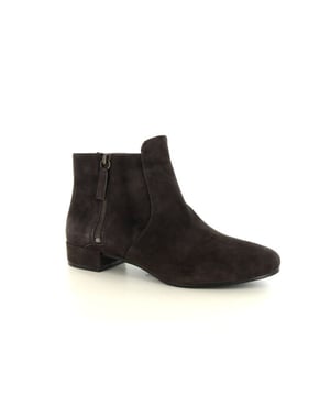 
<h2>17926</h2>
<p>De 17926 van Tube is een mooie enkellaars gemaakt van suede. Deze schoen heeft een vast voetbed en is niet geschikt voor steunzolen. Deze schoen is uitgevoerd in de kleur millen brown/donkerbruin. De sluiting is door middel van een rits.</p>
