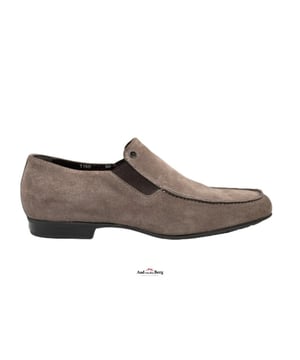 

Materiaal: suede
Zool: rubber zool
Voering: leer