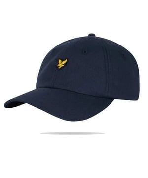 
Lyle & Scott Baseball Cap

 Maak een statement met de tijdloze stijl van de Lyle & Scott Baseball Cap. Deze cap is een icoon van casual coolness en biedt niet alleen bescherming tegen de zon, maar voegt ook direct een dosis attitude toe aan je look. Gemaakt van hoogwaardig katoen, combineert deze pet comfort met duurzaamheid. Het klassieke ontwerp wordt aangevuld met het kenmerkende Lyle & Scott logo geborduurd aan de voorzijde, waardoor een subtiele maar toch opvallende stijl ontstaat. Of je nu op weg bent naar de sportschool, een dagje gaat shoppen of gewoon lekker buiten gaat relaxen, de Lyle & Scott Baseball Cap voegt een vleugje effortless cool toe aan elke outfit. Verstelbaar aan de achterkant voor een perfecte pasvorm, is deze cap geschikt voor iedereen die een stijlvolle touch aan zijn look wil toevoegen. 

 Pluspunten:

 + Gemakkelijk te combineren
+ Tijdloos
+ Verstelbare band
+ Ventilatiegatie 