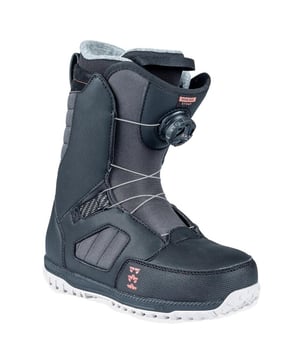 
Rome Stomp Boa Snowboardschoenen Dames Zwart

 De Stomp Boa snowboardschoenen zijn specifiek ontworpen met het vrouwelijke lichaam in gedachten. Het gestroomlijnde en vrouwelijke design zorgt niet alleen voor een verbluffende look op de piste, maar biedt ook optimale ondersteuning en pasvorm. Zeg vaarwel tegen traditionele veters en omarm het gemak van het Boa sluitsysteem. Met een simpele draai aan de knop krijg je een nauwkeurige en comfortabele pasvorm, zodat je snel de bergen kunt verkennen zonder gedoe met veters.

 Stomp Boa Snowboardschoenen

 De Stomp Boa snowboardschoenen zijn voorzien van een geavanceerde binnenvoering en demping, waardoor je de hele dag comfortabel op de piste kunt doorbrengen. De schoenen passen zich aan de contouren van je voeten aan, waardoor vermoeidheid wordt verminderd en de prestaties worden verbeterd. Gebouwd om lang mee te gaan, zijn deze snowboardschoenen gemaakt van hoogwaardige materialen die bestand zijn