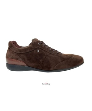 

Materiaal: suede
Zool: rubber zool
Voering: leer
Voetbed: ja
Wijdte: H