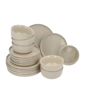
Set van 6-persoons servies,18 delig van keramiek, kleur beige. De servies serie Terre van is een tijdloze moderne aanwinst. Het servies is gemaakt van sterk keramiek en heeft een mooie geglazuurde beige kleur . Het heeft een moderne opstaande rand, zoals je tegenwoordig ook veel ziet in restaurants. Overigens is de serie ook beschikbaar in andere kleuren, dus je kunt ook leuk combineren. Wil je niet gelijk je hele servies vervangen? Breid je huidige servies dan uit met deze mooie items uit de Terre serie, je kunt ze namelijk per type bord bij kopen in set van 6. Het ontbijtbord is 21 cm doorsnede, het dinerbord heeft een diameter van 27 cm en is 2 cm hoog. en de diepe kommen zijn 21 cm diep.Productkenmerken:1 set van 18 borden: 6x diep, 6x ontbijt, 6x dienrKleur: beige geglazuurdAfwerking: glansMateriaal: keramiekOvenbestendig: neeVaatwasserbestendigMagnetronbestendigOnderhoud: Het servies is vaatwasserbestendig en magnetron bestendig. Wat is aardewerk?Behalve porselein is ook keramiek erg populair als materiaalkeuze voor een servies. Aardewerk wordt vervaardigd bij een lagere temperatuur (800-1150°C) en heeft vaak een grilliger uiterlijk. Het is iets zwaarder dan porselein. Keramiek aardewerk wordt vervaardigd bij een lagere oventemperatuur (800 – 1150 graden) en is mede daarom dan ook iets zachter dan porselein, waardoor het doorgaans dikker is dan porselein om gelijke stevigheid te hebben. Door de combinatie met een glazuurlaag perfect voor het gebruik van servies met een robuuuste en natuurlijke uitstraling.  - Afmeting: - Kleur: Beige - Materiaal: Aardewerk