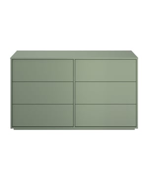 
Productkenmerken : Commode met 6 lades.Commode volledig uitgevoerd in melamine in de kleur kleigroen.De oppervlakken zijn zeer slijtvast. Ideaal om u jarenlang te vergezellen!De commode is 45 cm diep en heeft lades met grote capaciteit.De lades openen met een push-to-open systeem. Dit zorgt voor zeer discrete fronten. Om het systeem perfect af te stellen, draait u het in de ene of de andere richting totdat de ideale diepte is bereikt en een soepele werking mogelijk is.De commode staat op een sokkel van 25 mm dik.De 6 lades hebben dezelfde afmeting. Ideaal om bijvoorbeeld kleding in te organiseren.Gemaakt in Frankrijk, in de Vendée.Productafmetingen : Lengte 140 cm x Diepte 45 cm x Hoogte 80 cm - Nettogewicht: 60 kg.Pakketafmetingen :Pakket nr.1: Lengte 82 cm x Diepte 47 cm x Hoogte 18,5 cm - Brutogewicht: 30 kg.Pakket nr.2: Lengte 155 cm x Diepte 47 cm x Hoogte 10 cm - Brutogewicht: 35 kg.Totaal brutogewicht: 65 kg. Merk: CaliCosy Kleur: Green
