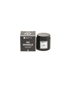 
GO SPARKLE! - We have combined our favorite moods combined with our favorite perfumes. These scented candles are not only fashionable to look at, they also smell fantastic! So go sparkle more baby!Important features:- Made of glass- Amber fragrance- Volume: 100grStyling tip: Where could your home use some more sparkle? Merk: Scented Candle - Perfumed Wax - 100gr - Go Sparkle