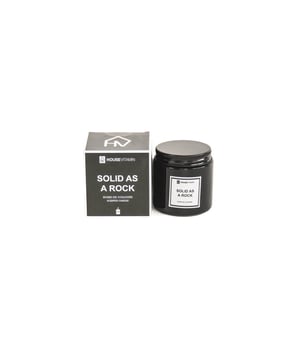 
SOLID AS A ROCK! - We have combined our favorite moods combined with our favorite perfumes. These scented candles are not only fashionable to look at, they also smell fantastic! Go look for more solidness baby!Important features:- Made of glass- A warm perfume smelling fragrance with a scent of bergamot- Volume: 100grStyling tip: Where could your home use some more solidness? Merk: Scented Candle - Perfumed Wax - 100gr - Solid as a rock