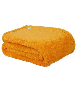 
Teddy Fleece DekenDe Teddy plaid is een elegante en fluffy fleece deken die niet alleen heerlijk zacht en warm aanvoelt, maar ook een stijlvolle toevoeging is aan je interieur. Deze bontachtige plaid van polyester teddy biedt ultiem comfort en decoratieve waarde. Houd de plaid binnen handbereik door deze over de leuning van je bank of fauteuil te hangen, zodat je er gemakkelijk onder kunt kruipen voor een warme ontspanning. Of gebruik hem als trendy accessoire over je bed, waardoor je kamer direct een gezellige en luxe sfeer krijgt.Laat je verleiden door de zachte aanraking en warmte van onze Teddy fleece dekens. Ze zorgen voor een behaaglijk gevoel en maken kou verleden tijd. Dankzij de hoge kwaliteit fleece van polyester voel je je altijd comfortabel en geborgen. Kruip lekker onder een ruime Teddy plaid, zet de verwarming een standje lager en geniet van ultieme ontspanning.Product specificaties:100 % Polyester130 x 170 cmUltrazacht, warm en fluffyComfortabel, soepel en zachtOnderhoudsvriendelijkWarmteregulerendHuidvriendelijkDuurzaam en slijtvastWassen tot 40 gradenDrogen in de droger op een lage temperatuurLet op! Uit de buurt van vuur houdenBSCI - gecertificeerdOekotex - gecertificeerdCode of conduct - Afmeting: 170x130 - Kleur: Geel - Materiaal: Polyester