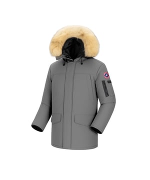 
Subprime parka voor heren. De parka is gemaakt van hoogwaardig polyester en heeft een warme binnenvoering. Ideaal voor de koude wintermaanden. De bontkraag is van namaakbont en is afneembaar.