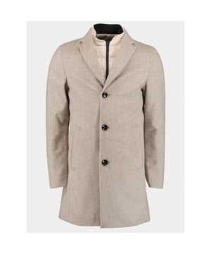 
Mario Fiorenzo Wollen Jas Beige Hans, 100% wol met nylon inlay 9082H/2 sand met artikelcode9082H/2 sand .  van het materiaal 40% Wol / 35% Scheerwol / 22% Polyamide / 3% Andere Vezels. Extra specificaties: , , , , kleur Beige.