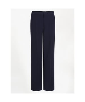 
De Hush broek in Nocturnal Blue combineert sportieve details met klassieke tailoring. Gemaakt van een gerecyclede polyestermix, met een contrasterende bies langs de zijkant. De stretchstof en elastische tailleband aan de achterkant zorgen voor ultiem draagcomfort. Maak de look compleet met het bijpassende Prince bomberjack.
• Wide leg track pants met strependetail
• Stretch pakstof voor comfort en structuur
• Haak- en oogsluiting
• Elastische tailleband aan de achterkant
• Steekzakken opzij en paspelzakken aan de achterkant
• Geperste vouw langs de benen
• Het model op de foto is 1,78 m lang en draagt onze maat 36
Material	92% gerecycled polyester, 8% elastaan