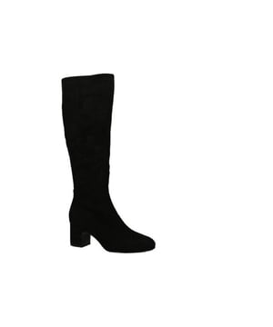 
Dameslaars in stretchvelours met ritssluiting en op 5 cm.hak. Een altijd trendy, tijdloos model nu aantrekkelijk geprijsd in de T0-Be-Dressed outletshop!