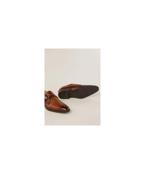 
Mooie cognac leren schoenen van het Italiaanse herenmerk Giorgio1958. Worden met de handgemaakt en lopen heerlijk.