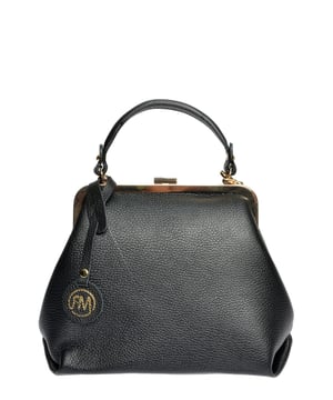 Bovenhandvat/crossbody tas
100% rundleer
Binnenzak met rits
Sluiting met gesp aan de bovenkant
Afmetingen : 21x28x11cm
Handvat: 27 cm
Schouderband: 120cm