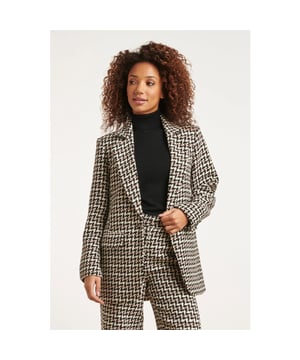 
Ontdek tijdloze elegantie en verfijnde stijl met onze Smashed Lemon zwart, wit en een vleugje rood pied de poule fitted blazer. Deze blazer, gemaakt van hoogwaardig polyester, biedt een veelzijdige en modieuze ervaring. Deze fitted blazer is een must-have voor dames die op zoek zijn naar een klassieke en toch trendy look. Het pied de poule patroon in zwart, wit en een vleugje rood voegt een chique en tijdloos element toe aan de blazer, waardoor het een opvallende en stijlvolle aanvulling is op elke outfit. Gemaakt van zacht polyester, biedt deze blazer een comfortabele pasvorm en een luxe uitstraling. De fitted pasvorm zorgt voor een flatterend silhouet en een elegant voorkomen, waardoor deze blazer geschikt is voor zowel formele als casual gelegenheden.



 Specificaties Print: Pied de poule:

 
 * Model: 172 cm lang en draagt maat S/36 
 * Country of Origin: Made In P.R.C 
 * Color: blackwhite-brown 
 * Fabric Composition: 100% Polyester