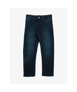 
De Mayoral Slim Fit Spijkerbroek in de kleur Dark heeft steekzakken, kontzakken en riemlussen. De jeans is een perfecte basic die met alle tops gecombineerd kan worden.