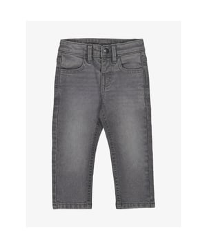 
De Mayoral Slim Fit Spijkerbroek in de kleur Medium Grey heeft steekzakken, kontzakken en riemlussen. De jeans is een perfecte basic die met alle tops gecombineerd kan worden.