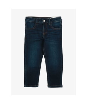 
De Mayoral Slim Fit Spijkerbroek in de kleur Dark heeft steekzakken, kontzakken en riemlussen. De jeans is een perfecte basic die met alle tops gecombineerd kan worden.
