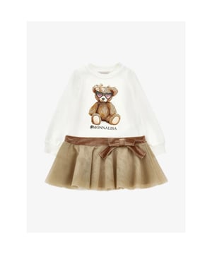 
De Monnalisa Teddy Print Jurk is ideaal om je dochtertje bij elke gelegenheid speciaal te laten voelen. Perfect voor feestjes, combineer hem met een elegante panty voor een dag vol speelplezier.
