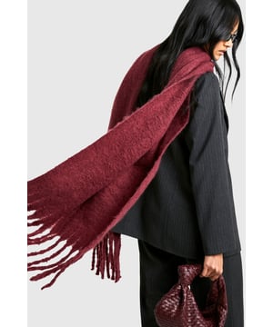 Oversized design for maximum comfort and style
        Soft, cosy texture perfect for chilly evenings
        Chic fringe detailing adds a trendy touch
        Versatile accessory suitable for various outfits
        Generous length for multiple styling options
    
    Wrap yourself in effortless style with this oversized scarf from Boohoo. The generous proportions and soft texture make it an ideal companion for those cooler nights out on the town. The chic fringe detailing adds a playful element, perfect for the fashion-forward woman who loves to make a statement. Style it loosely draped over a sleek blazer for a night at the cocktail bar, or bundle up with a leather jacket for an edgy look at your favourite club. The versatility of this scarf allows for creative styling - try it as a shawl over a slinky dress or even as a head wrap for a bohemian twist. Whether you're meeting friends for drinks or dancing the night away, this scarf is the perfect accessory to complete your look and keep you cosy in style.