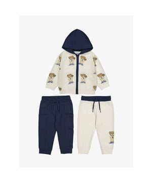 
Driedelig trainingspak voor babys, bestaande uit een trui en twee joggingbroeken. Hoodie met lange mouwen voor babys. Kraag met capuchon. Ritssluiting in het midden aan de voorkant. Elastische zoom en manchetten voor een betere pasvorm. Camouflagepatroon. Broek voor babys met maximaal comfort. Elastische tailleband. Elastische tailleband met verstelbaar trekkoord. Elastische zoom voor een betere pasvorm. Steekzakken aan de zijkant. Broek voor babys met maximaal comfort. Elastische tailleband. Elastische tailleband met verstelbaar trekkoord. Elastische zoom voor een betere pasvorm. Decoratieve elementen: Print.