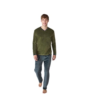 J&J Brothers Herren-Herbst-/Winterpyjama aus weichem, atmungsaktivem Samt, perfekt für Ihre Nächte zu Hause. Hochwertiger Herrenpyjama!

 Langärmliger Herren-Pyjama aus weichem Polyester und Baumwolle, ideal zum Faulenzen oder Entspannen zu Hause bei maximalem Komfort.

 Sein modernes und raffiniertes Design passt sich perfekt der männlichen Figur an und betont die Silhouette mit einem entspannten Stil.

 Das Set enthält ein langärmliges T-Shirt mit V-Ausschnitt, das ihm einen modernen und lässigen Stil verleiht, ideal für alle, die Komfort suchen, ohne auf Stil zu verzichten.

 Die lange Hose hat eine lockere Passform und einen elastischen Bund mit Kordelzug für zusätzlichen Komfort. Sie verfügt außerdem über praktische Seitentaschen, die sich perfekt zum Tragen kleiner Gegenstände eignen oder dem Design einfach eine funktionale Note verleihen.

 Alle Pyjamas sind aus Samt gefertigt, einem weichen und atmungsaktiven Material, das sich perfekt für jede Jahreszeit eignet und für Frische und Komfort beim Schlafen sorgt.
 Komposition: 73 % Polyester, 27 % Baumwolle
 Pflege:
Bei maximal 30ºC waschen.
 Kurzer Spin.
 Verwenden Sie kein Bleichmittel.
 Verwenden Sie keinen Trockner.
 Maximale Bügeltemperatur: 110º.
 Reinige chemisch nicht.