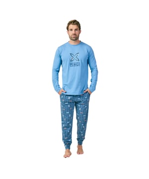 Herren-Winterpyjamas von Munich bestehen aus weicher, atmungsaktiver Baumwolle und Polyester, perfekt für Ihre Nächte. Premium-Herrenpyjamas!

 Langärmliger Herrenpyjama, ideal zum Faulenzen oder Entspannen zu Hause bei maximalem Komfort. Sein modernes und raffiniertes Design passt perfekt zur männlichen Figur und betont die Silhouette mit einem entspannten Stil.

 Das Pyjama-Set umfasst ein langärmeliges T-Shirt mit Rundhalsausschnitt, das ihm einen modernen und vielseitigen Stil verleiht, ideal für alle, die Komfort suchen, ohne auf Stil zu verzichten.

 Die lange Hose hat eine lockere Passform, einen verstellbaren elastischen Bund mit Kordelzug und Beinbündchen für zusätzlichen Komfort. Sie verfügt außerdem über praktische Seitentaschen, die sich perfekt zum Tragen kleiner Gegenstände eignen oder dem Design einfach eine funktionale Note verleihen.

 Alle Pyjamas bestehen aus weichen, atmungsaktiven Materialien, die sich perfekt für jede Jahreszeit eignen und für Frische und Komfort während der Ruhe sorgen.
 Komposition: 60 % Baumwolle, 40 % Polyester
 Pflege:
Bei maximal 30ºC waschen.
 Kurzer Spin.
 Verwenden Sie kein Bleichmittel.
 Verwenden Sie keinen Trockner.
 Maximale Bügeltemperatur: 110º.
 Reinige chemisch nicht.