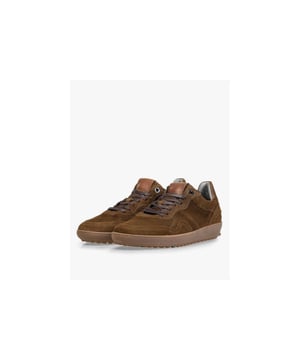 De look van deze nieuwe sneakerlijn is geïnspireerd op vintage indoor zaalsportschoenen. De sneakers hebben een lekkere casual uitstraling. Floris noemt de look ‘lui sportief’ en beweert dat dat een grote groep mannen aanspreekt. Het interieur van deze cognac suède schoen is voorzien van een comfortabel, uitneembaar voetbed en lederen voering. Het suède is afkomstig van een gespecialiseerde suèdelooierij uit ‘Castelfranco di Sotto’ in de provincie Pisa te Italië.