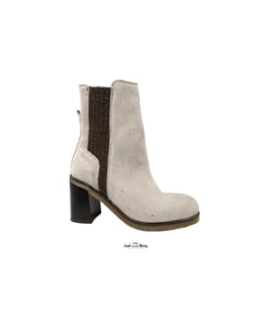 Nu dit artikel van Floris van Bommel met hoge korting in de Floris van Bommel outlet op To Be Dressed!

Materiaal: suede
Zool: rubber zool
Voering: leer
Voetbed: ja
Wijdte: G