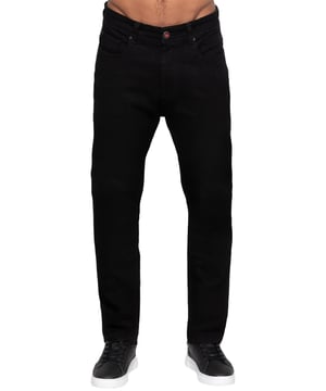 Erleben Sie erstklassigen Komfort und Stil mit den Enzo Milano Herren Tapered Jeans. Diese Jeans im modernen, schmalen Schnitt bieten einen eleganten, zeitgemäßen Look mit alltäglicher Tragebarkeit. Das 5-Taschen-Design und der Reißverschluss sorgen für klassische Details, während der hochwertige, extra-stretchige Aktiflex-Stoff hervorragende Dehnbarkeit und Rückformung für langanhaltenden Komfort und Formbeständigkeit gewährleistet. Abgerundet mit dem markanten Enzo Milano PU-Label auf der Rückseite bieten die Aktiflex Jeans die perfekte Kombination aus Leistung, Langlebigkeit und raffiniertem Stil. (MJ53)