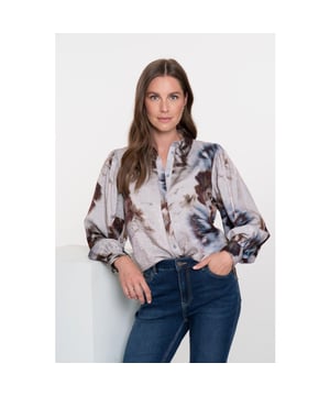 
81% viscose, 19% polyamideregular fit