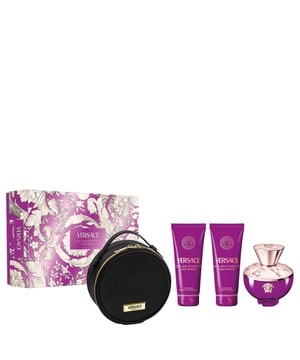 Experimenta un verano interminable con Versace Dylan Purple Eau de Parfum. Brillante y elegante, la fragancia se abre con bergamota chispeante y naranja fresca, seguida de una pera jugosa y un corazón floral de fresia. Las notas de fondo de Belambre, Ambrofixa y madera de cedro cremosa aportan calidez y una sutil profundidad almizclada. Este set de regalo contiene: Versace Dylan Purple Eau de Parfum 100ml, gel de ducha Dylan Purple 100ml, loción corporal Dylan Purple 100ml y un regalo por compra. Ideal para regalar o para completar tu rutina diaria de fragancias.