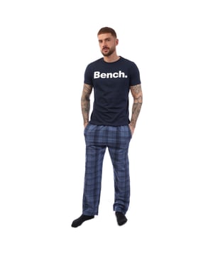 Mens Bench Berod Loungewear Set in navy.T-Shirt:- Crewneck.- Short sleeves.- Printed logo.- Regular fit.- 100% Cotton.Pants:- Flat branded elasticated waistband.- Side pockets.- Straight hem.- 100% Cotton.- Ref: BN2P132737