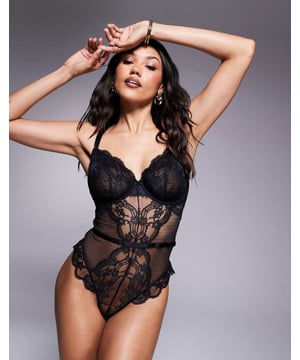 Damernas korsetter & body
