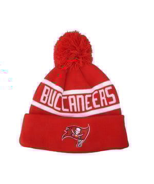 New Era Tampa Bay Buccaneers NFL Jake Knit Beanie in red.- Upturned cuff.- Bobble on top.- Fleece lined.- Tampa Bay Buccaneers logo on front.- Buccaneers wordmark around crown.- New Era Flag embroidered on left.- Knitted crown.- 100% Acrylic.- Ref: 60565524
