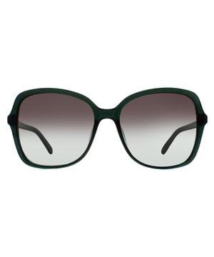 Die Calvin Klein Butterfly Womens Milky Emerald Grey Gradient CK19561S Sonnenbrille hat einen wunderschönen schmetterlingsförmigen Rahmen aus leichtem Acetat. Der übergroße Rahmen ist superschick und verfügt über ein Calvin Klein Branding an den Bügeln.