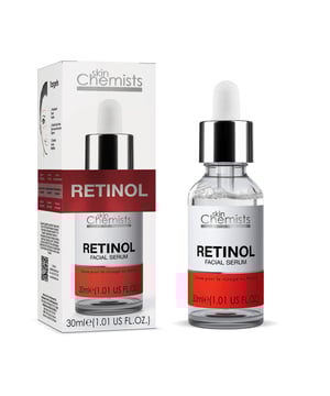 Experimenta una piel juvenil con este suero facial rejuvenecedor de retinol. Infundido con poderosos ingredientes como el retinol y el sodio hialuronato, ayuda a reducir la apariencia de líneas finas y arrugas mientras hidrata profundamente la piel. La mezcla de glicerina y alantoína del suero asegura una retención óptima de la humedad, dejando tu cutis suave y relleno. Con antioxidantes añadidos como el tocoferol, protege contra los factores estresantes ambientales, promoviendo un brillo radiante y saludable. Adecuado para todo tipo de piel, este suero es tu solución ideal para lograr una apariencia más juvenil y vibrante.