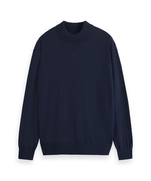 Einfarbiger Herren Pullover mit Mock Neck von der Marke SCOTCH&SODA. Aus der Serie Core mit dropped shoulder Schnitt. Mit Bündchenabschluss.